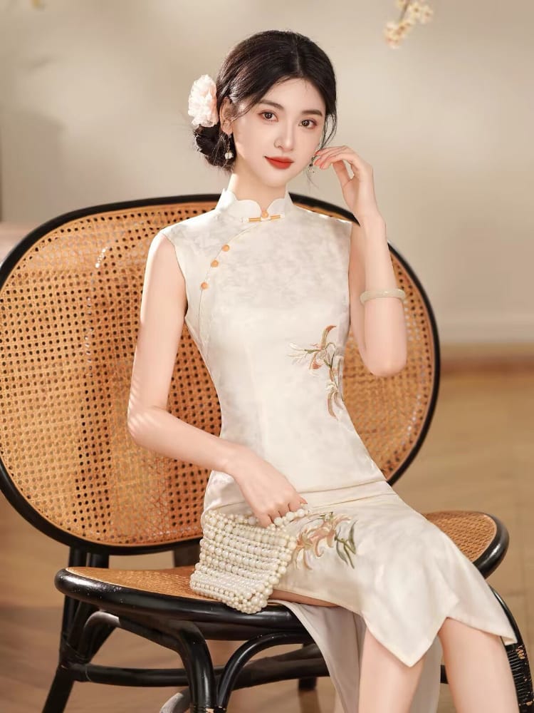 Beth and Brian Qipao-XSG Luna Beige Sleeveless Jacquard Midi Cheongsam Dress