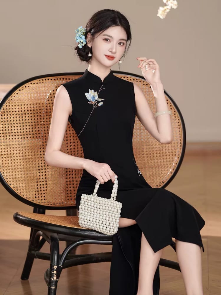 Beth and Brian Qipao-XSG Bonnie Black Sleeveless Woven Embroidered Long Cheongsam Dress
