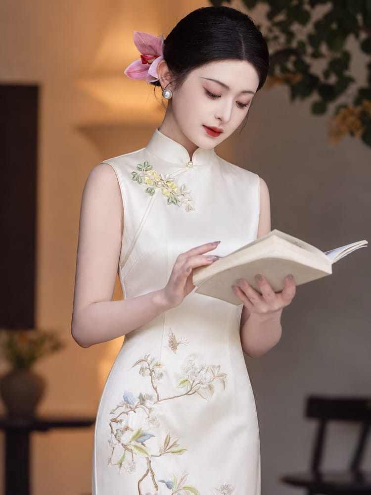Beth and Brian Qipao-LSB Stella White Jacquard Satin Butterfly Floral Sleeveless Cheongsam