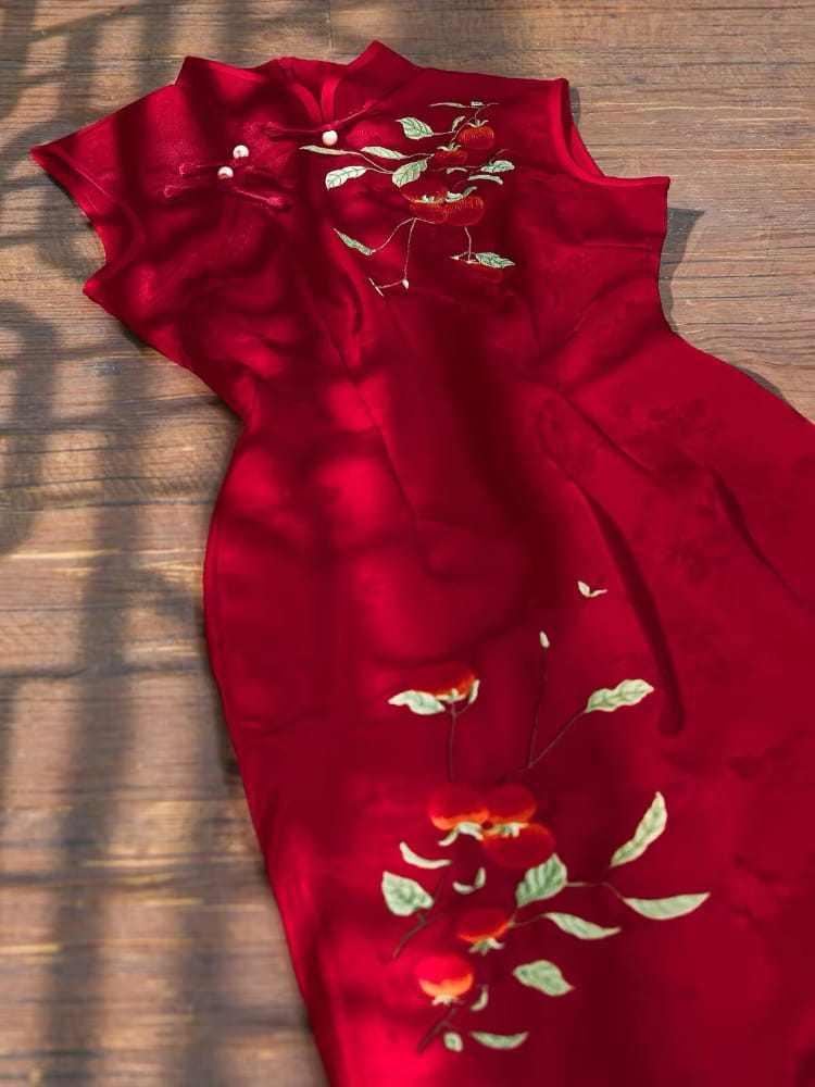 Beth and Brian Qipao-SCRJ Hazel Red Jacquard Satin Qipao, Persimmon Embroidery Sleeveless Cheongsam