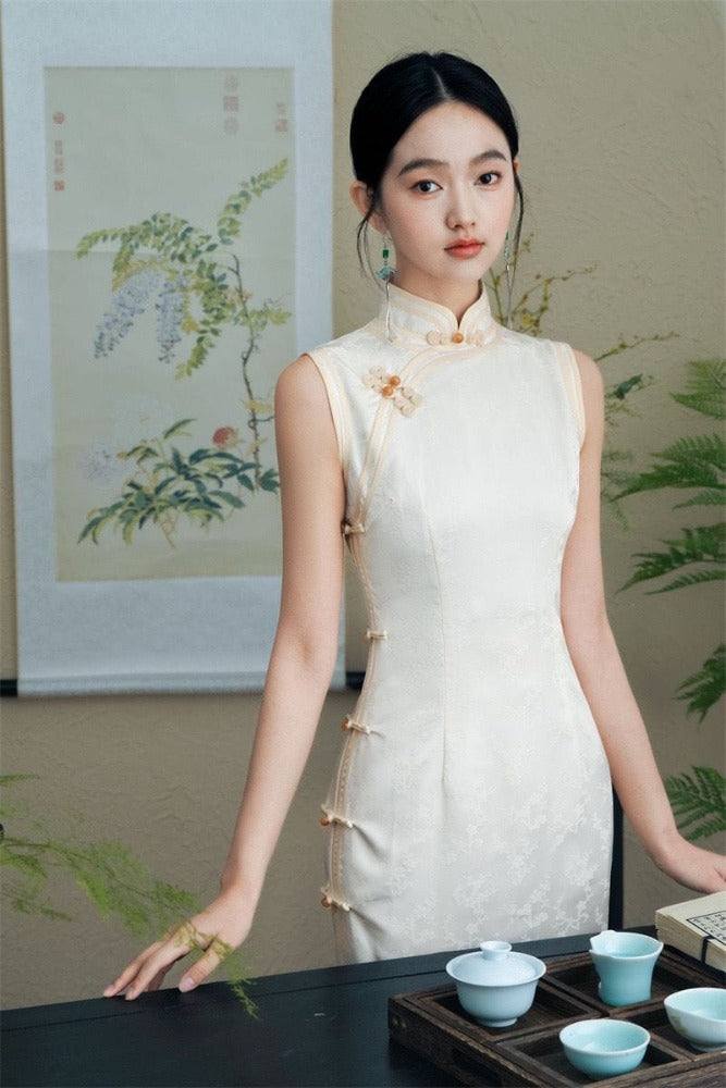 Beth and Brian Qipao-SYK Sleeveless, floral pattern white midi Cheongsam