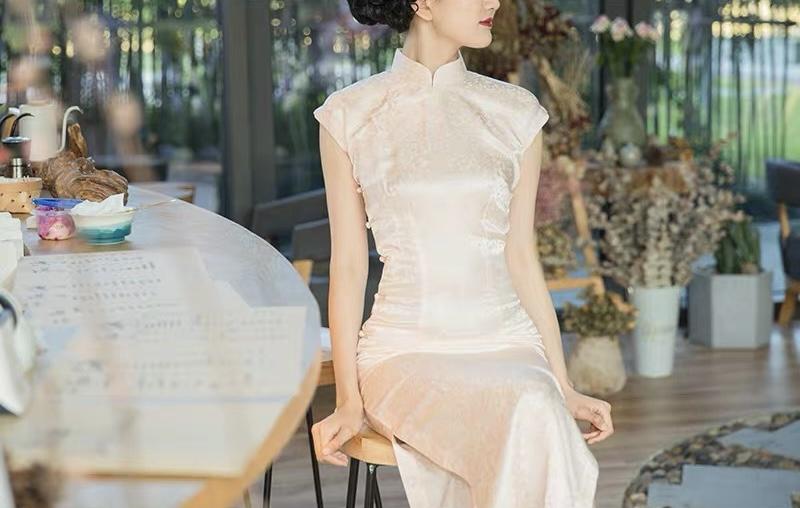 26 mome natural silk, floral pattern long Qipao with raglan sleeves