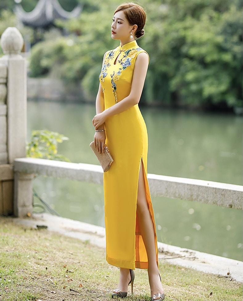Floral embroidery sleeveless long Qipao
